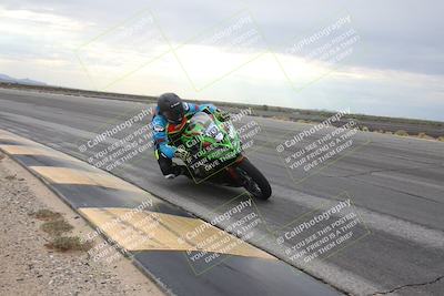 media/Sep-21-2025-Race Pace (Sun) [[98bf33ef95]]/Verified/3-Turn 11 Inside (850am)/